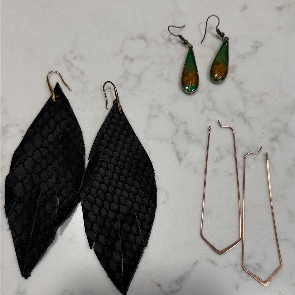 Black and Gold Leaf Earrings Set
